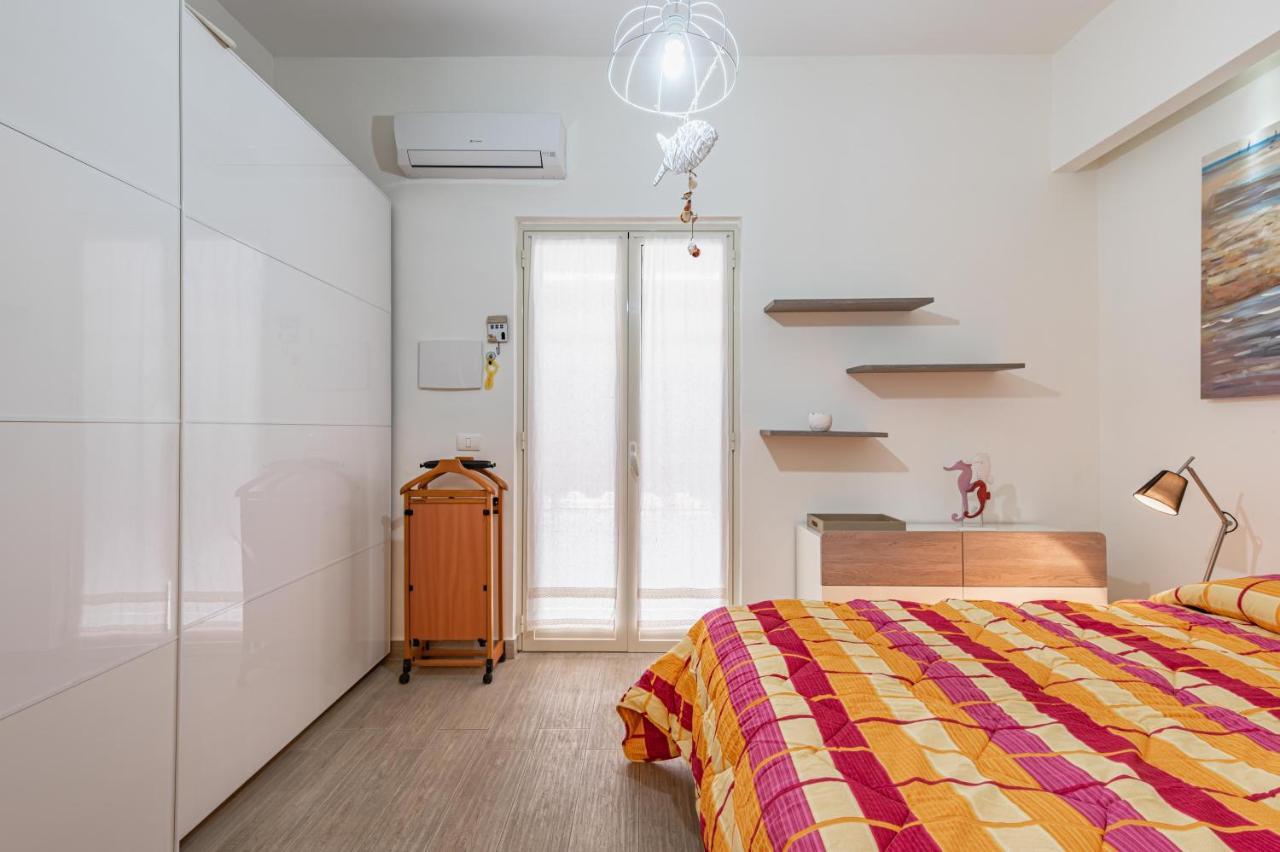 Apartamento Naxos Bay Flat With Terrace 50 Meters From The Sea Giardini-Naxos Exterior foto