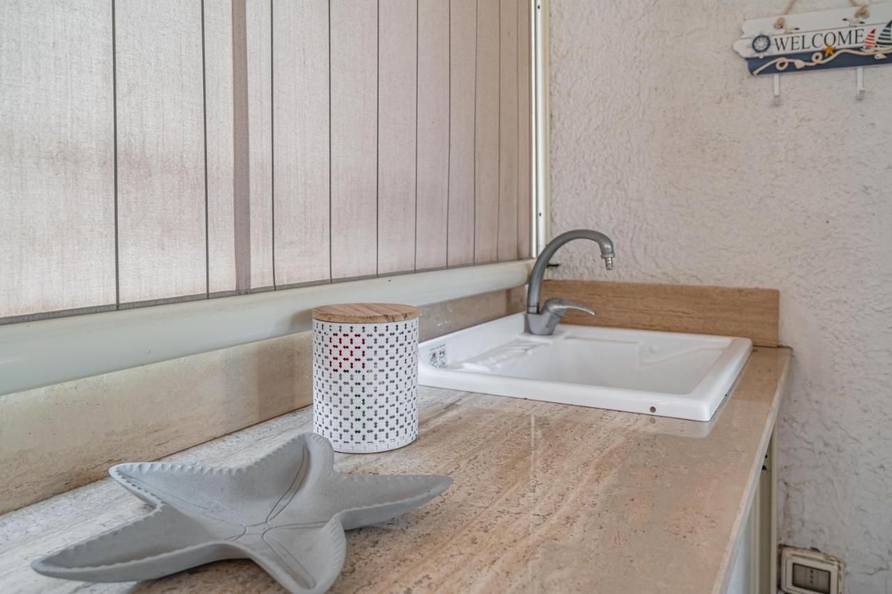 Apartamento Naxos Bay Flat With Terrace 50 Meters From The Sea Giardini-Naxos Exterior foto