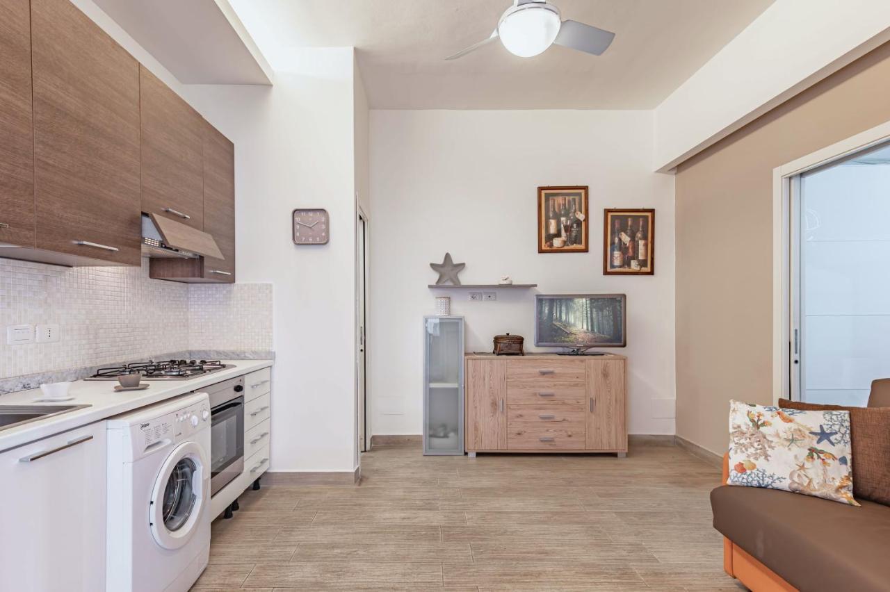 Apartamento Naxos Bay Flat With Terrace 50 Meters From The Sea Giardini-Naxos Exterior foto