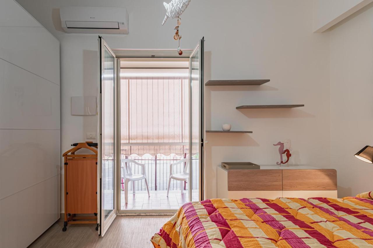 Apartamento Naxos Bay Flat With Terrace 50 Meters From The Sea Giardini-Naxos Exterior foto