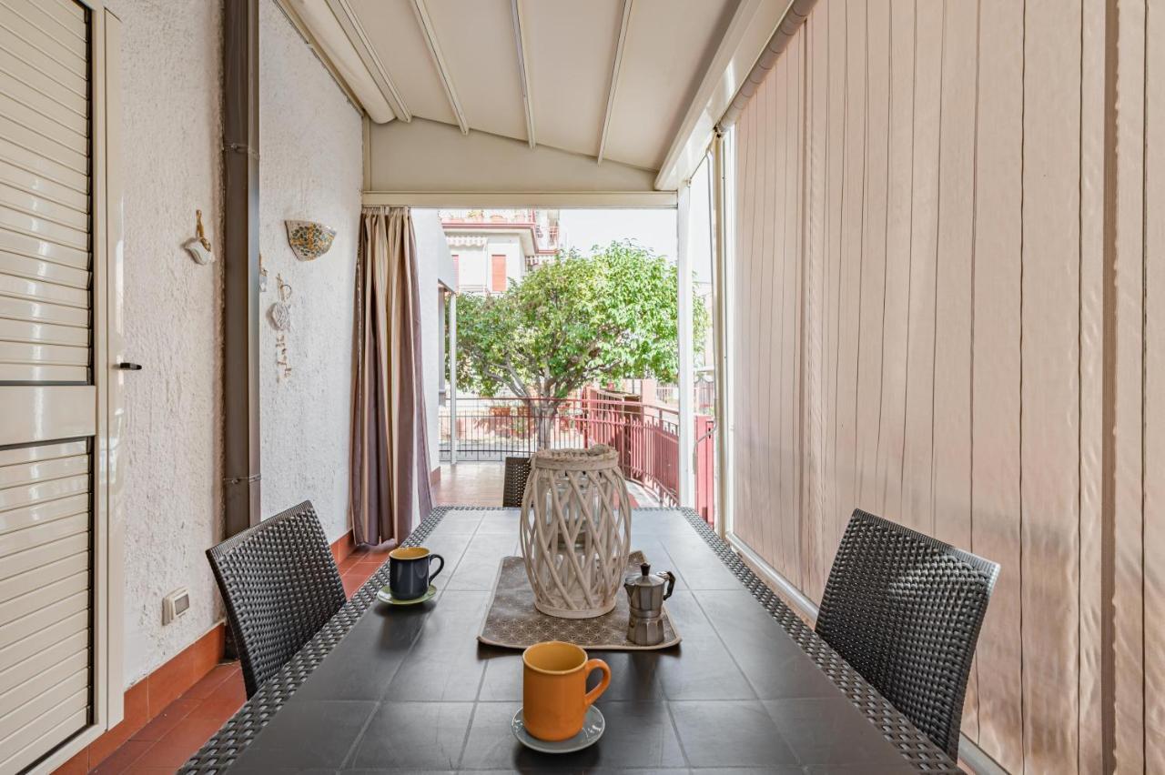 Apartamento Naxos Bay Flat With Terrace 50 Meters From The Sea Giardini-Naxos Exterior foto