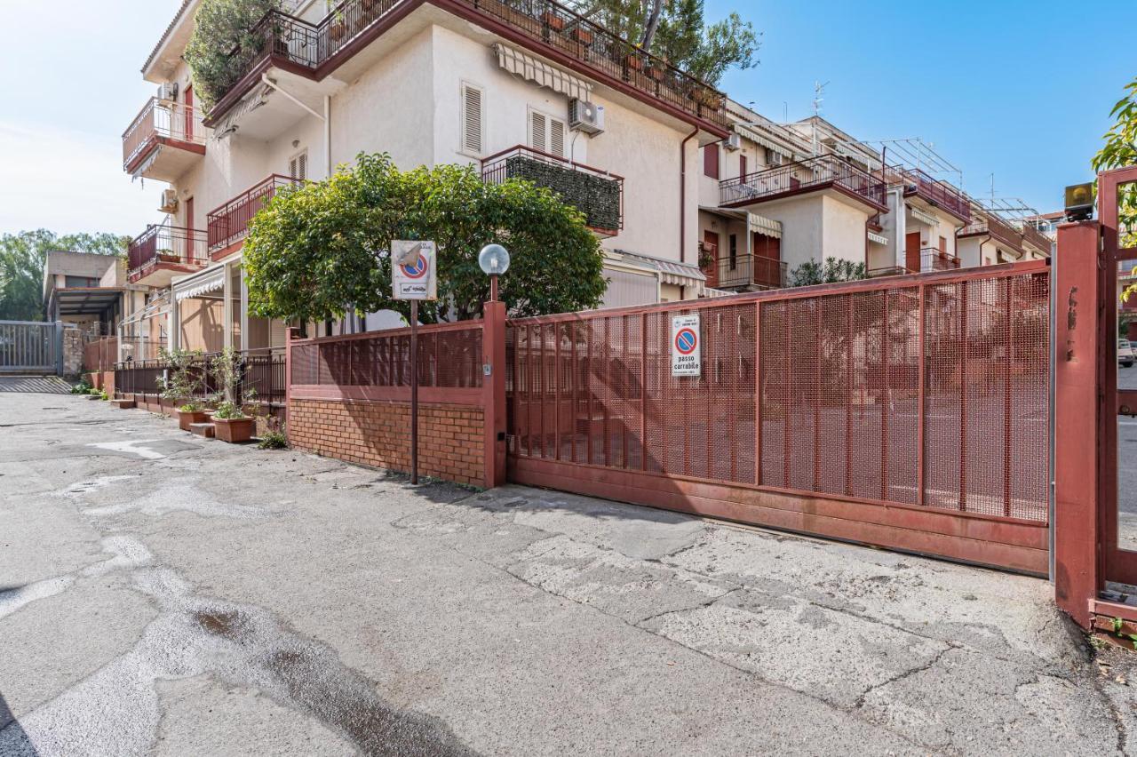 Apartamento Naxos Bay Flat With Terrace 50 Meters From The Sea Giardini-Naxos Exterior foto